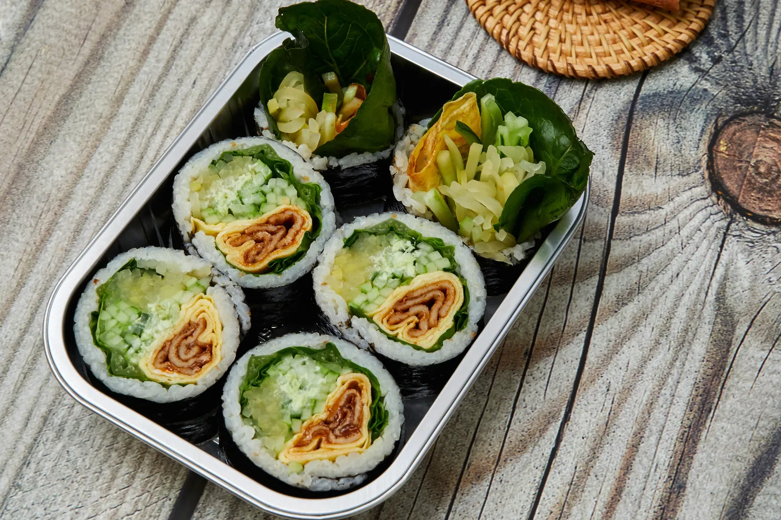 고추냉이김밥 — 로메인과 생와사비가 들어간 시그니처 김밥
